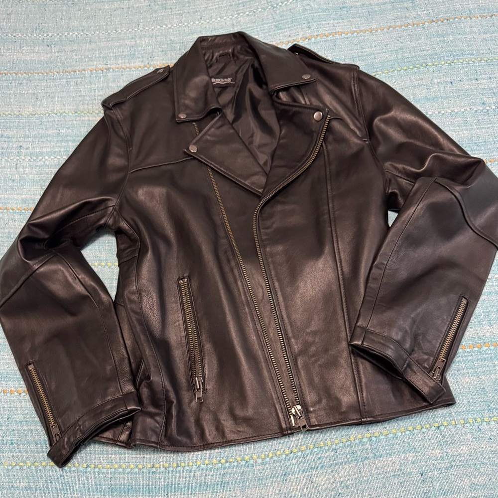 Men's Classic Black Leather Bomber Jacket..
New without tags